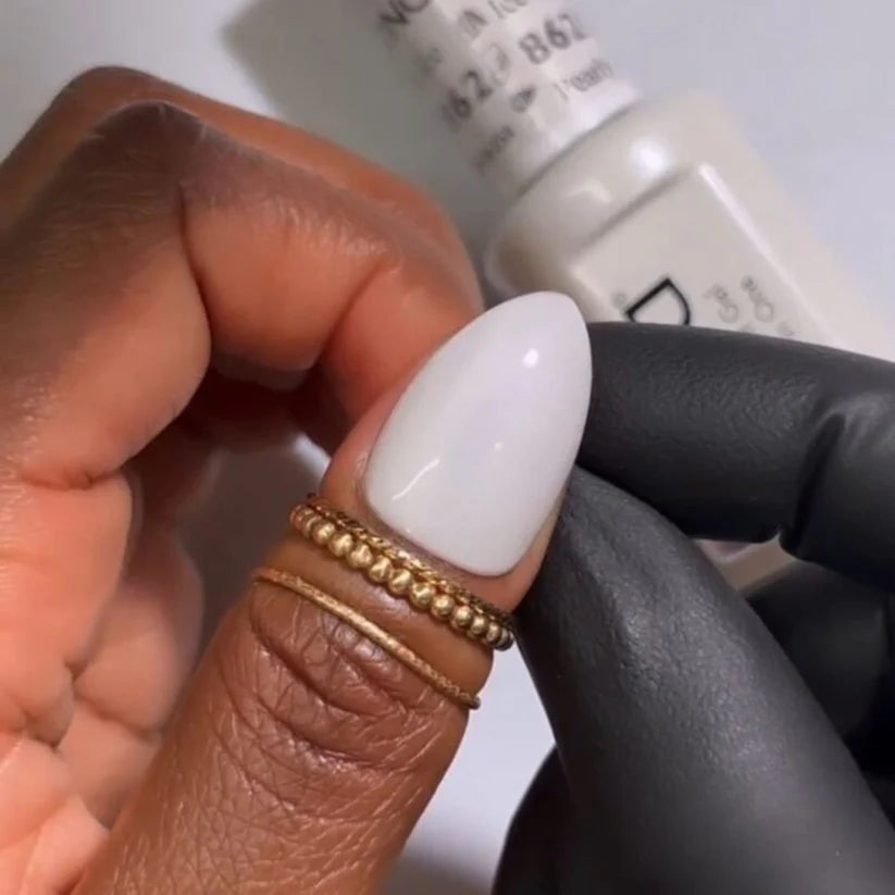DND Sheer #862 Pearly Ice